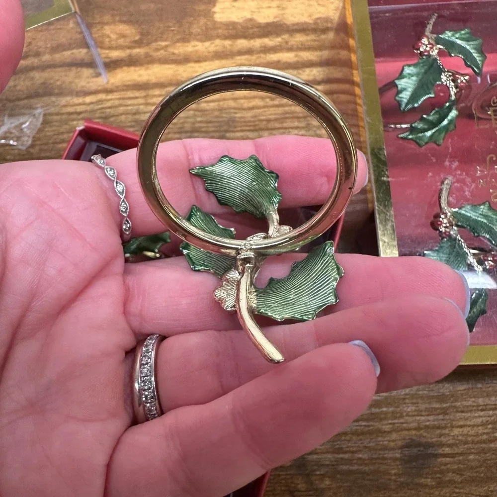 Lenox Holiday Holly and Berry Napkin Rings Gold Tone Enameled Set of 8 7156